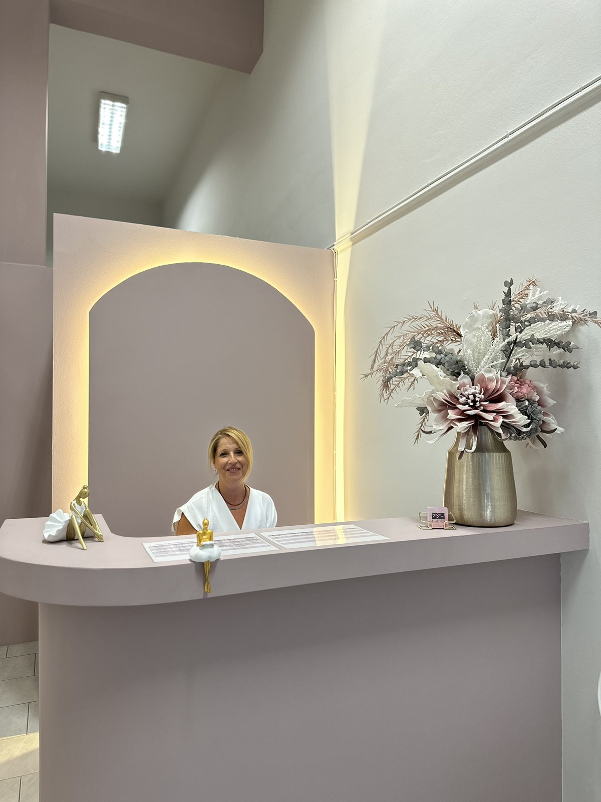 Ballet Arts Reception Desk - Front Desk Manager - Γραμματεία Ballet Arts